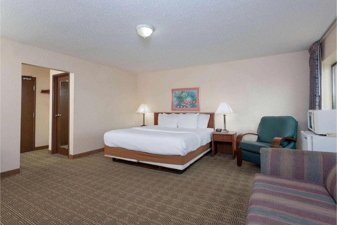 Norwood Inn & Suites Indianapolis East Post Drive Exterior photo